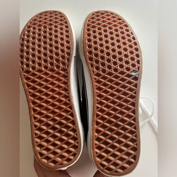 Like New! Vans Black and White Old Skool Sneakers casual OG skater surfer 70s - Picture 5 of 6